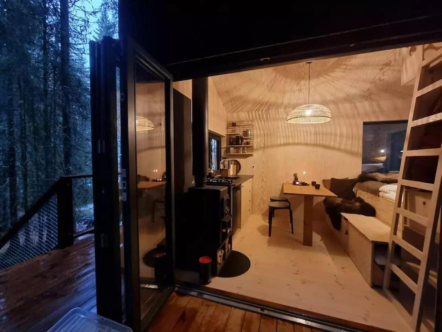 Treetop Ekne - Hytte I Skogen Med Hengebru Hotel Levanger Kültér fotó