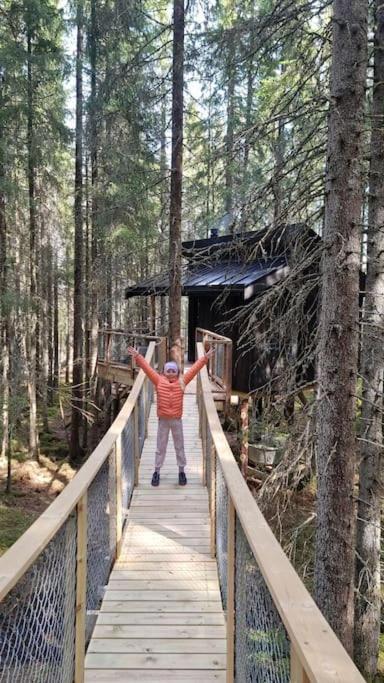 Treetop Ekne - Hytte I Skogen Med Hengebru Hotel Levanger Kültér fotó